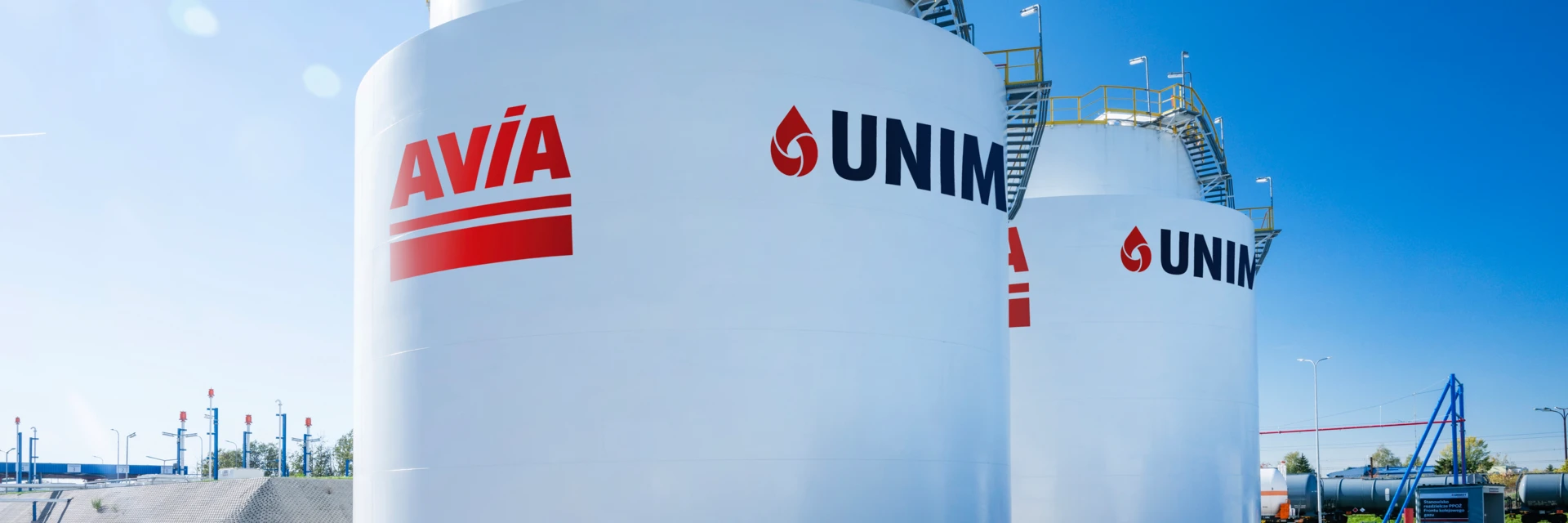 /uploads/media/hero_small_desktop_slide/03/5253-UNIMOT%20uruchamia%20kontrakty%20na%20olej%20nap%C4%99dowy_2.webp?v=1-0